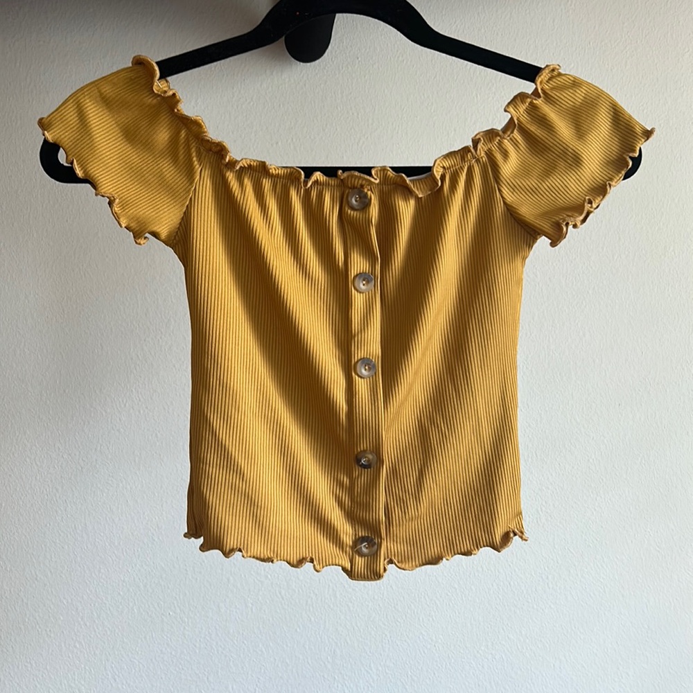 Crop top off the shoulder